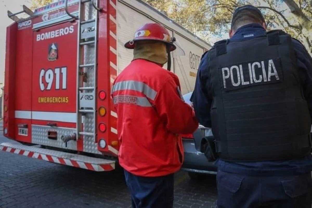 Rescataron un vehículo con cuatro personas que cayó a un canal en San Rafael